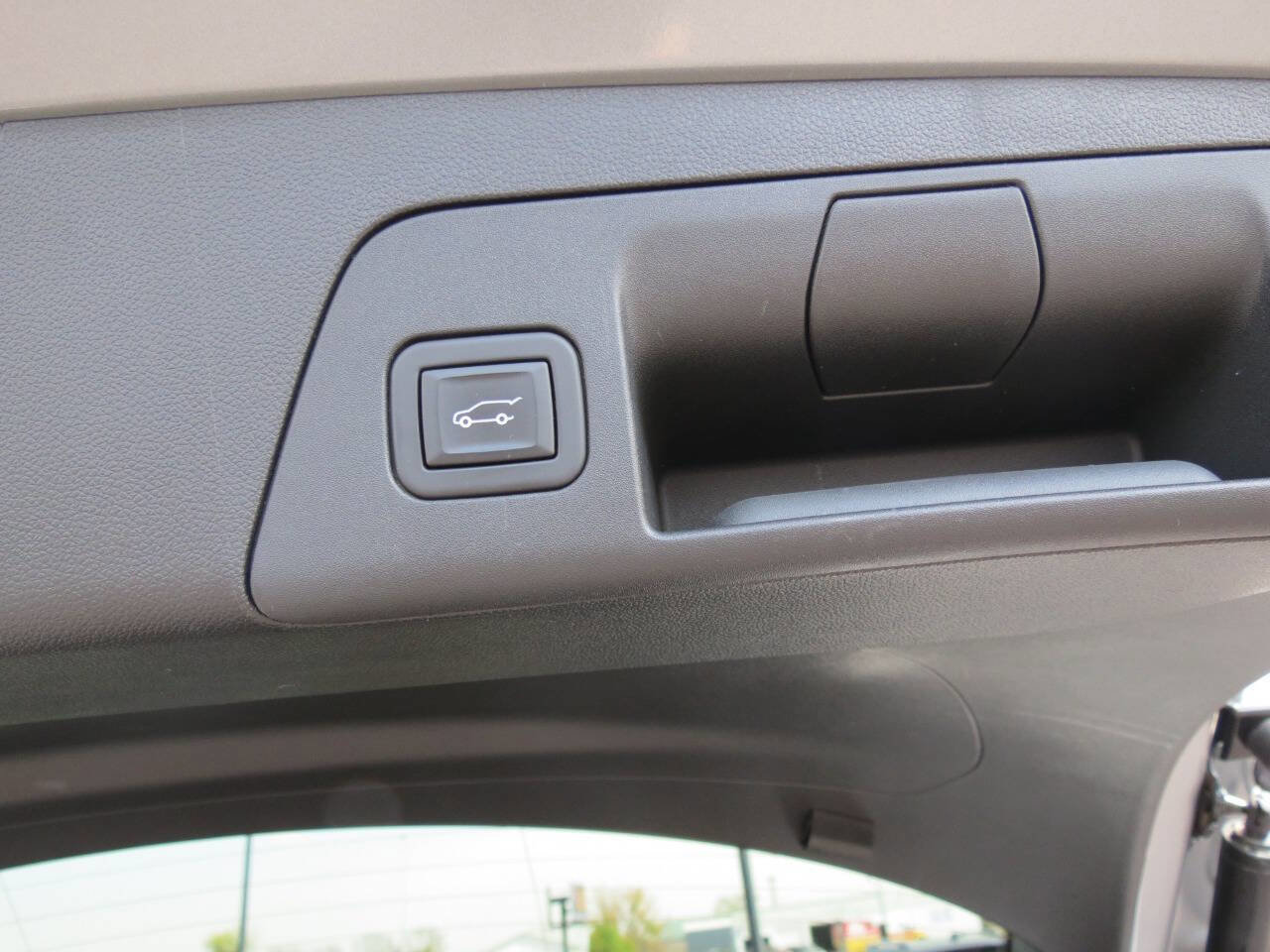 Used 2023 Buick Envision Essence w/ Sport Touring Package image 25