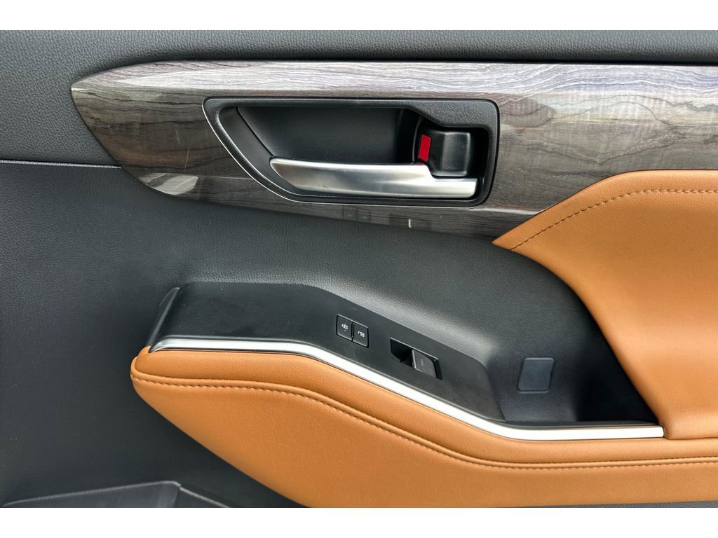 New 2026 Toyota Highlander Platinum image 19