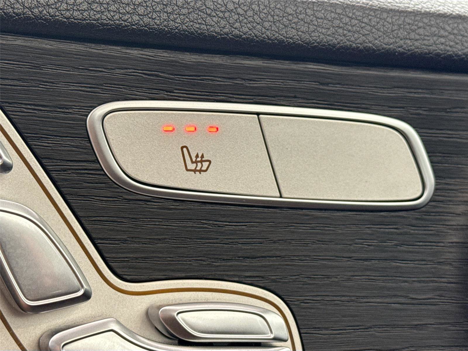 Used 2020 Mercedes-Benz C 300 4MATIC Sedan image 7