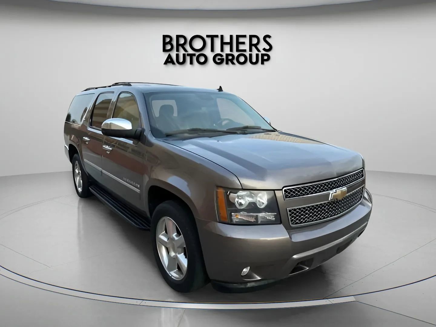 Used 2011 Chevrolet Suburban LTZ image 2