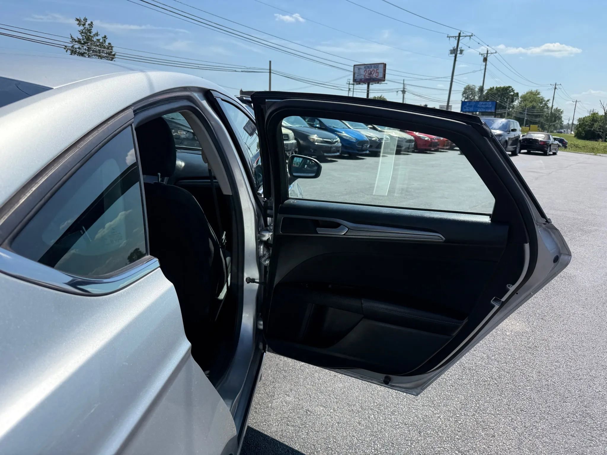 Used 2017 Ford Fusion SE w/ Fusion SE Technology Package image 37