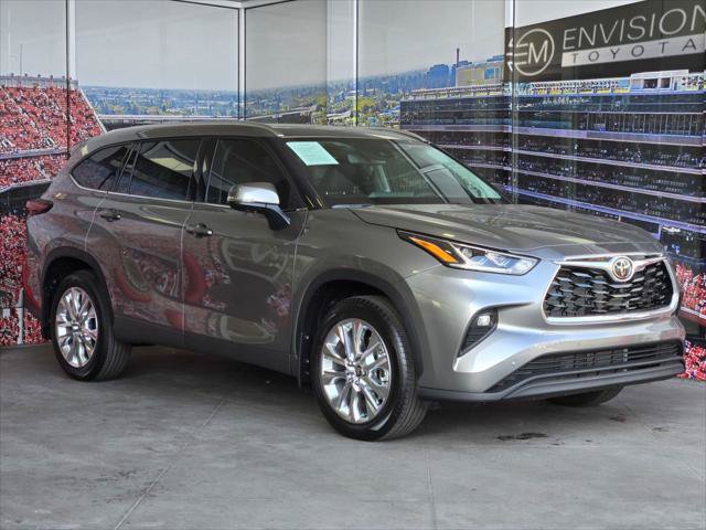 Certified 2026 Toyota Highlander Limited AWD/4WD image 1