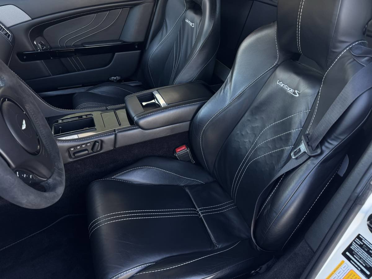 Used 2011 Aston Martin V8 Vantage S image 17