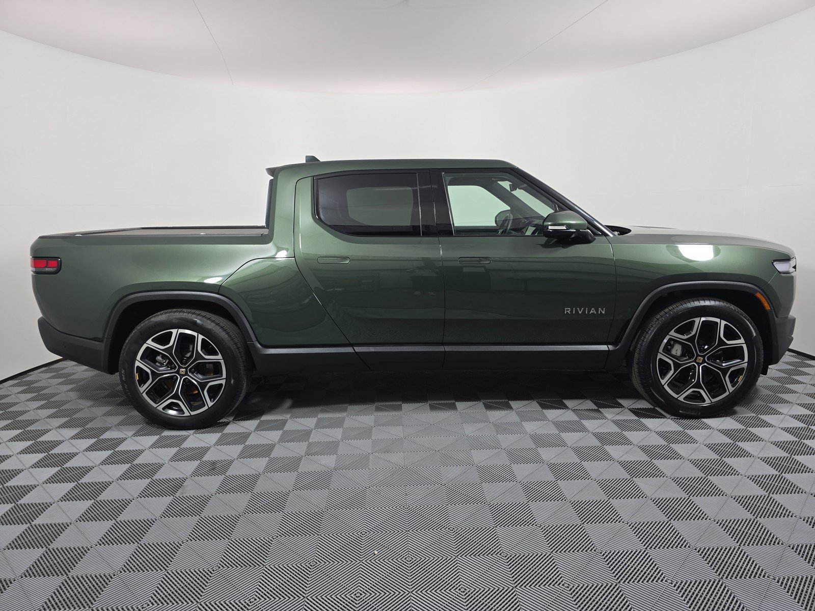 Used 2025 Rivian R1T Adventure AWD/4WD image 6