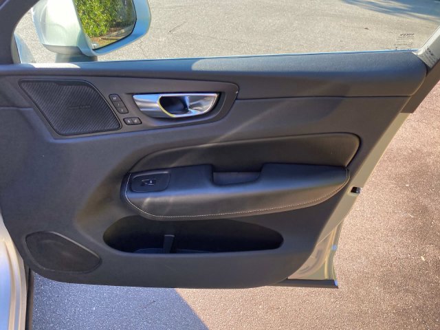 Used 2019 Volvo XC60 T5 R-Design FWD image 37