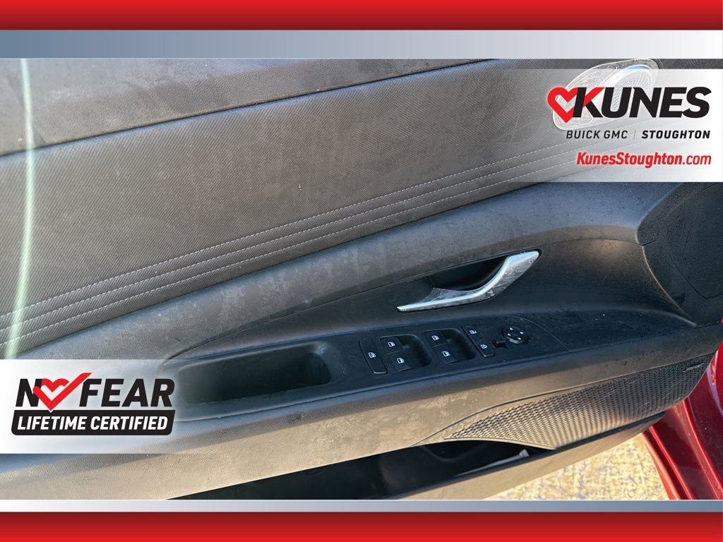 Used 2023 Hyundai Elantra Limited image 18