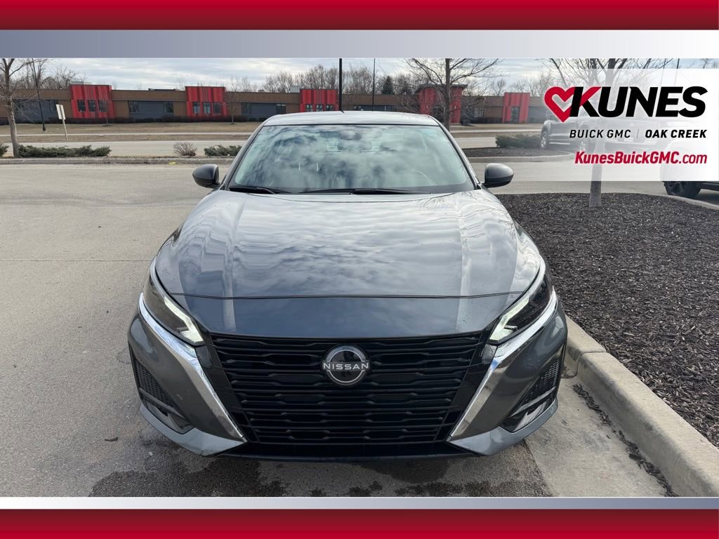 Used 2025 Nissan Altima 2.5 SV image 2