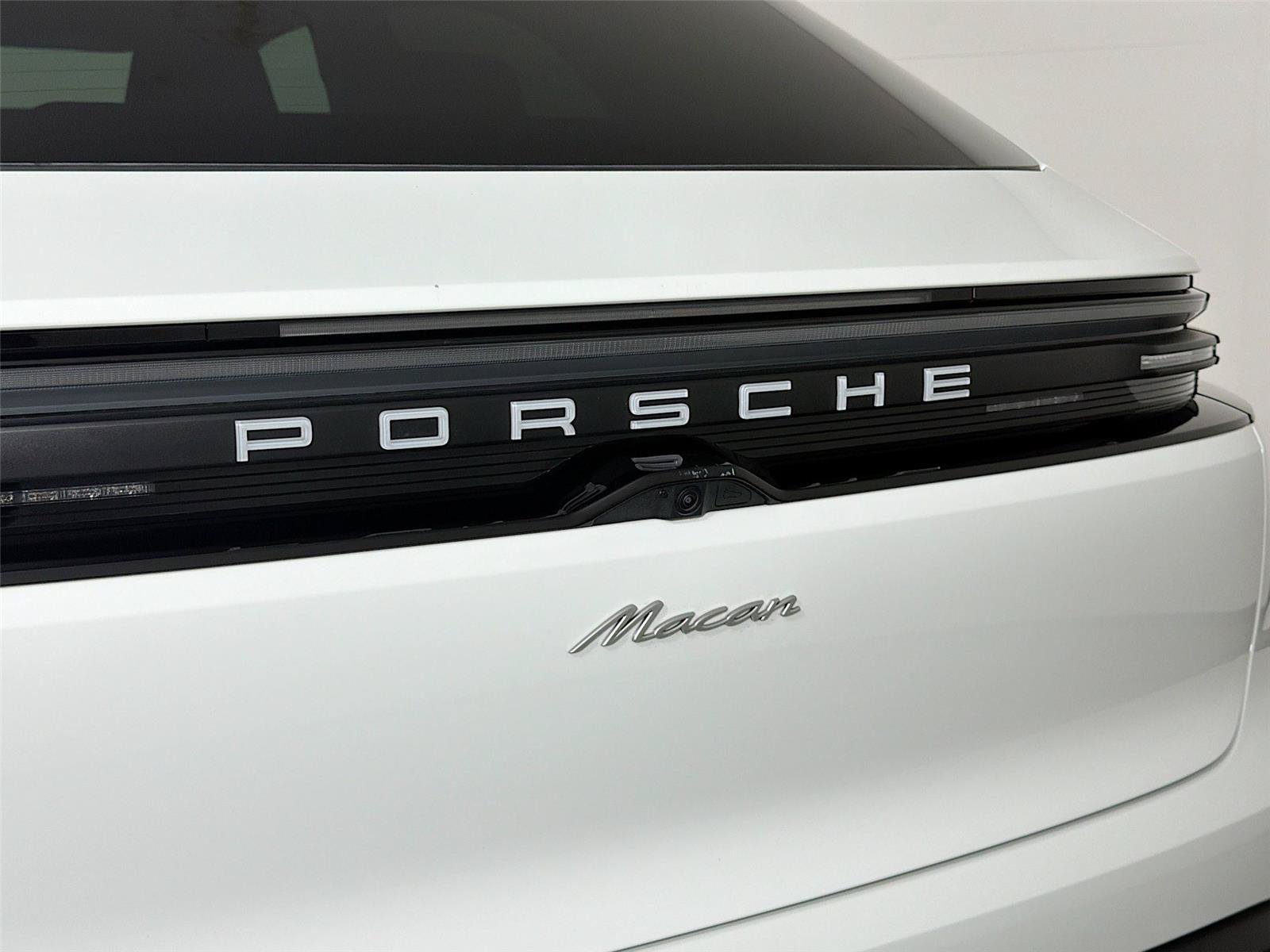 Certified 2025 Porsche Macan Electric RWD image 17