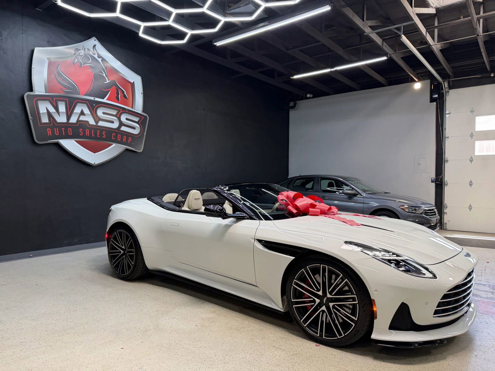 Used 2024 Aston Martin DB12 Convertible RWD image 37