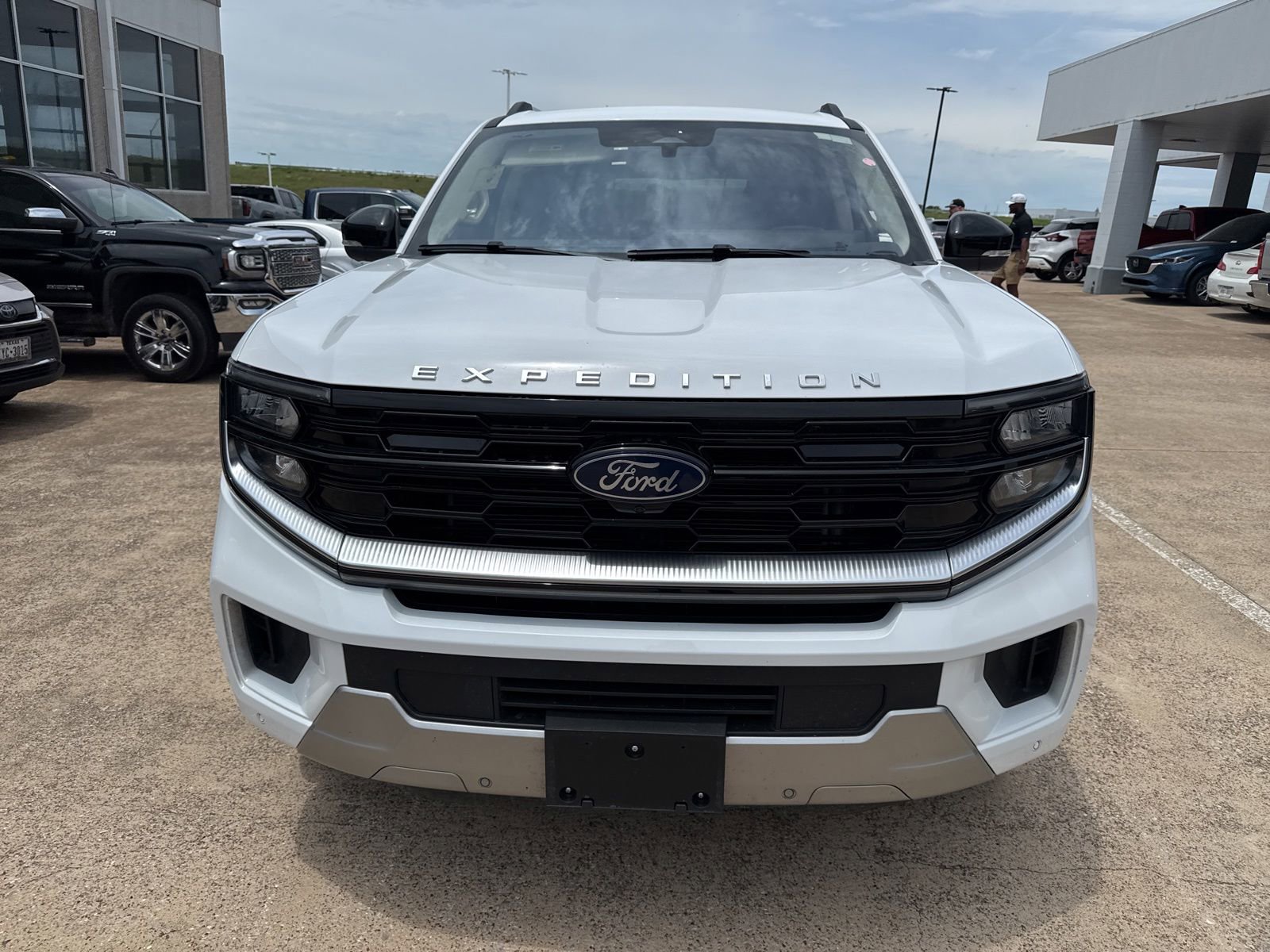 Used 2025 Ford Expedition Max Platinum AWD/4WD image 2