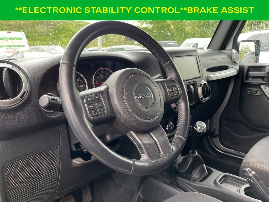 Used 2016 Jeep Wrangler Sahara w/ Connectivity Group AWD/4WD image 12