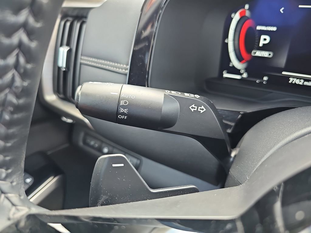 Used 2024 Nissan Pathfinder Platinum w/ Cargo Package image 31