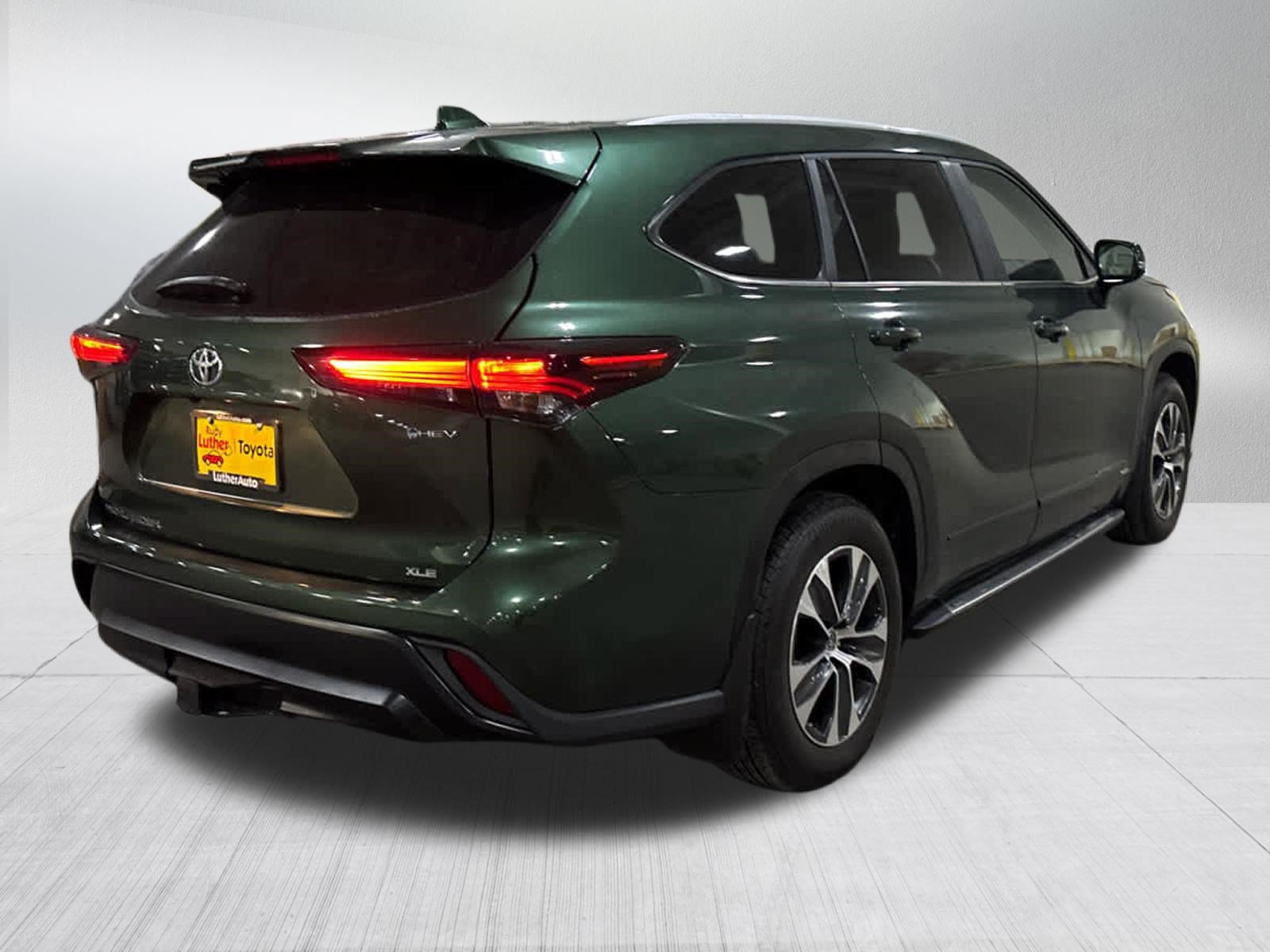Certified 2025 Toyota Highlander XLE AWD/4WD image 6