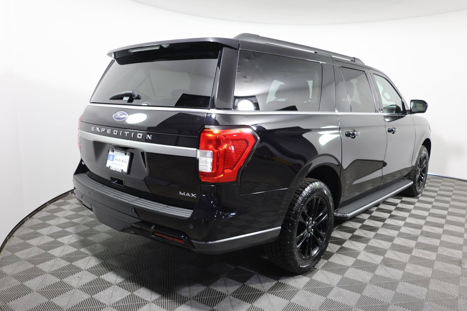 Used 2023 Ford Expedition Max XLT AWD/4WD image 5