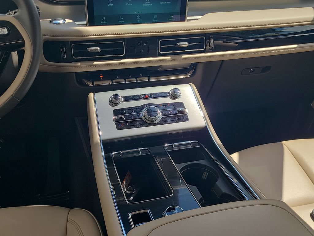 Used 2023 Lincoln Aviator 2WD w/ Premium Package image 14