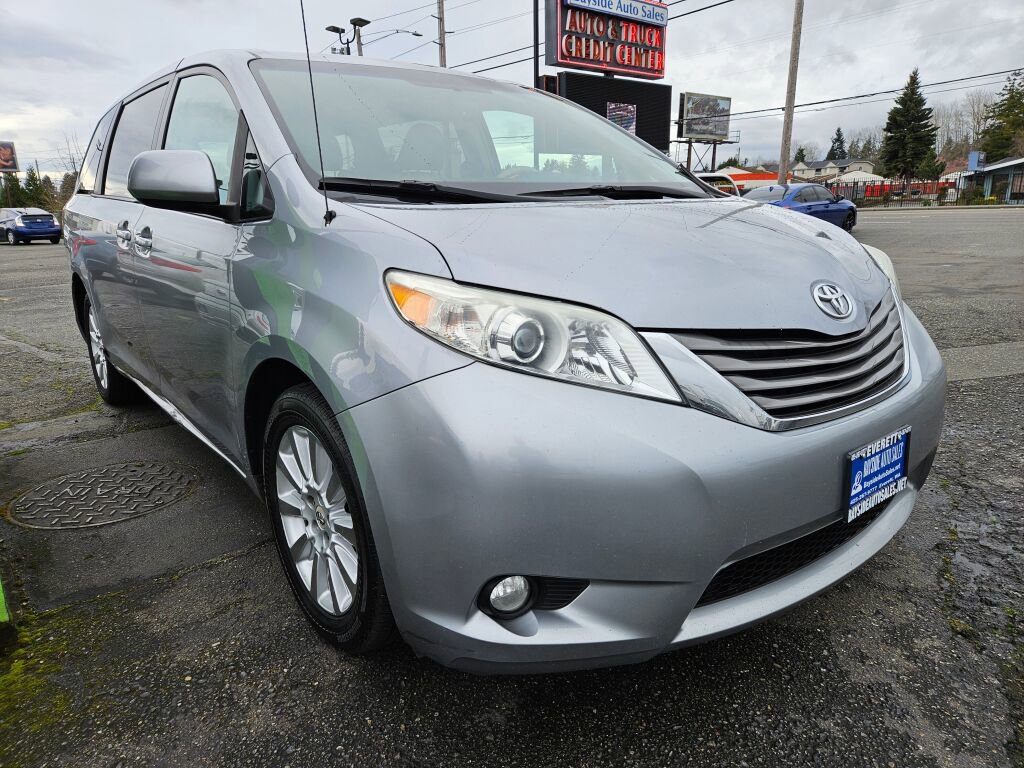 Used 2011 Toyota Sienna XLE AWD/4WD image 4