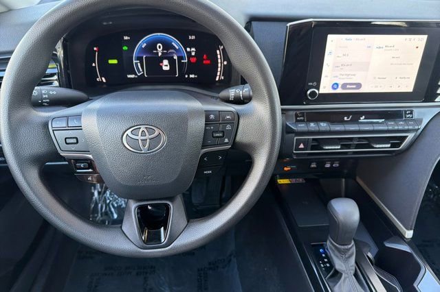 Used 2025 Toyota Camry LE image 14