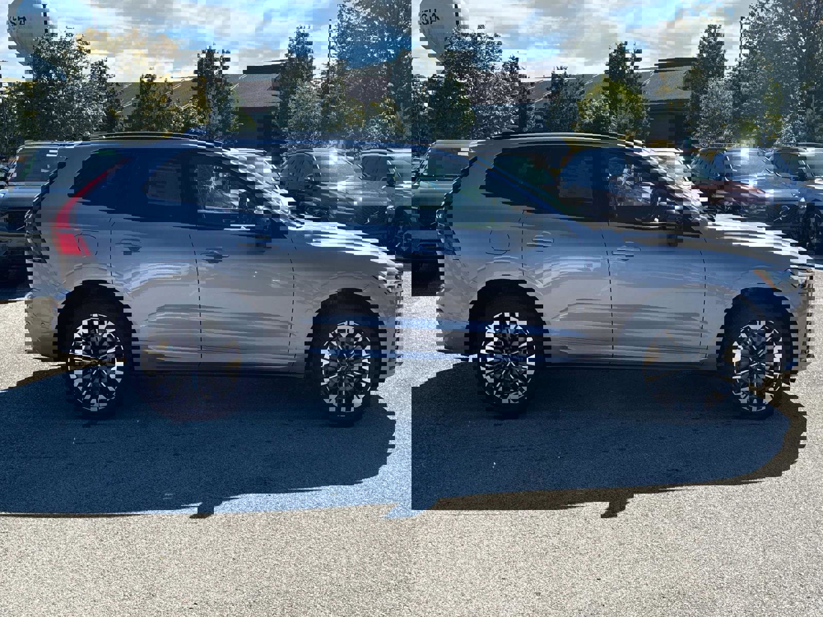 New 2026 Volvo XC60 B5 Plus w/ Climate Package image 4