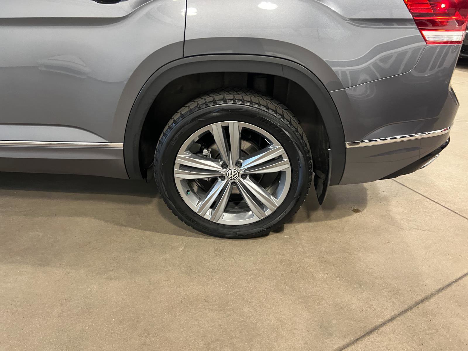 Used 2018 Volkswagen Atlas SEL w/ R-Line Package image 43