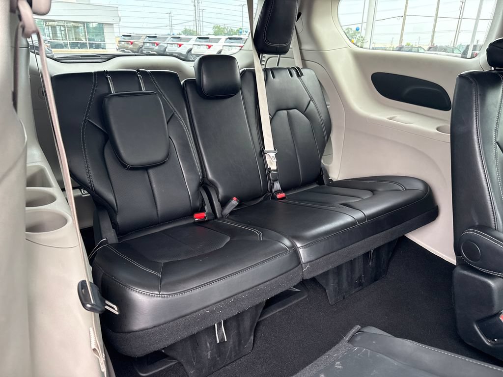 Used 2024 Chrysler Pacifica Touring-L FWD image 22