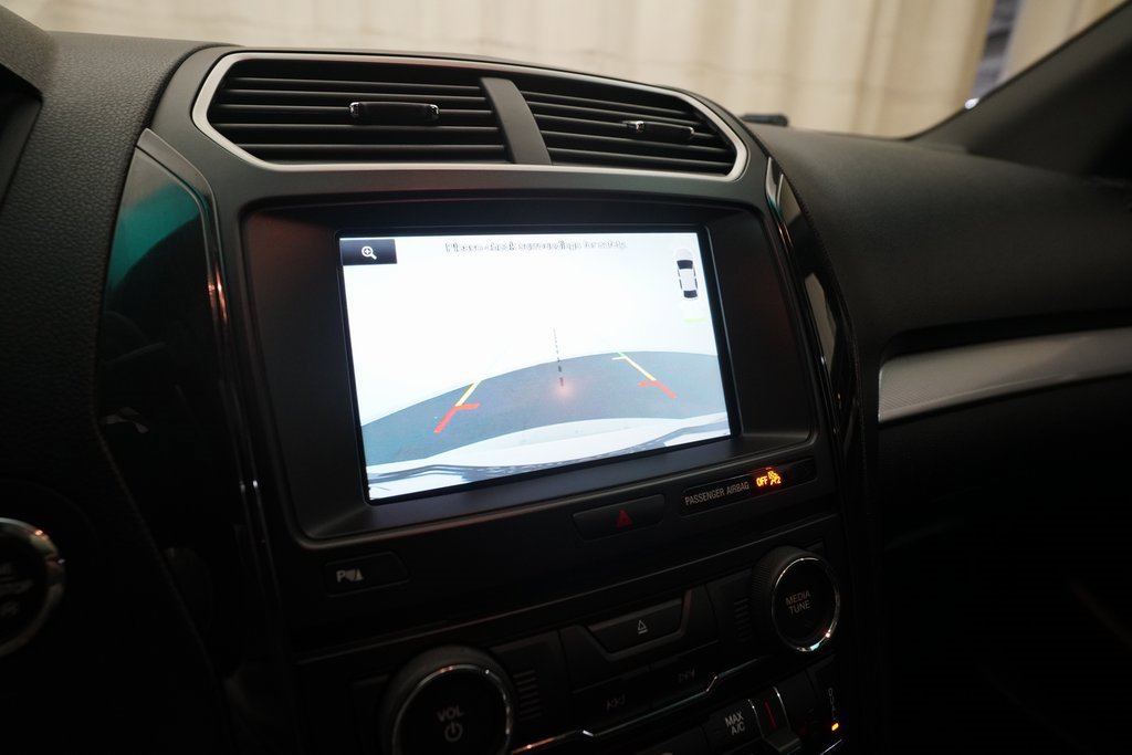 Used 2016 Ford Explorer XLT w/ Equipment Group 202A image 23