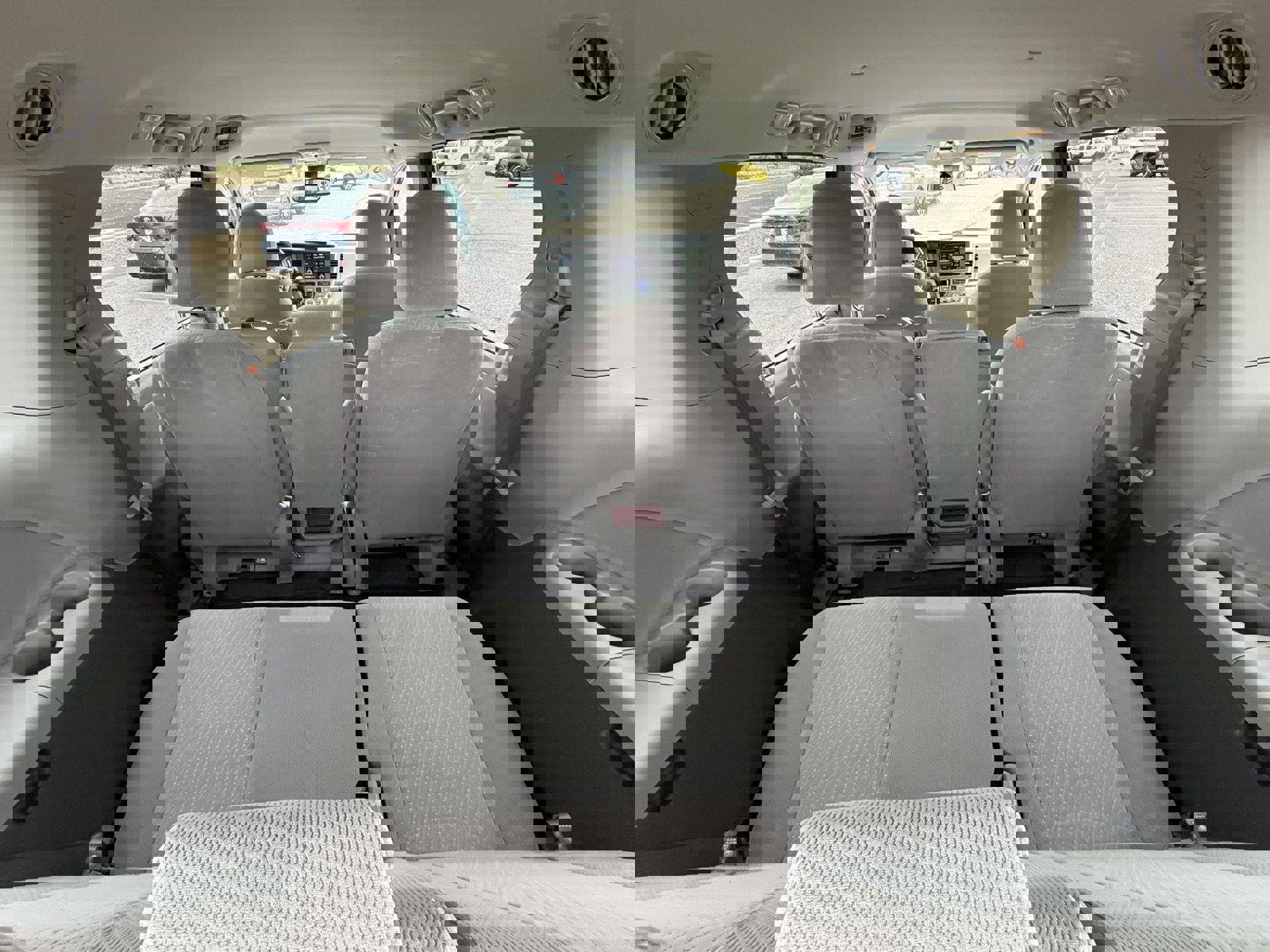 Used 2018 Toyota Sienna LE w/ Carpet Mat Package image 16