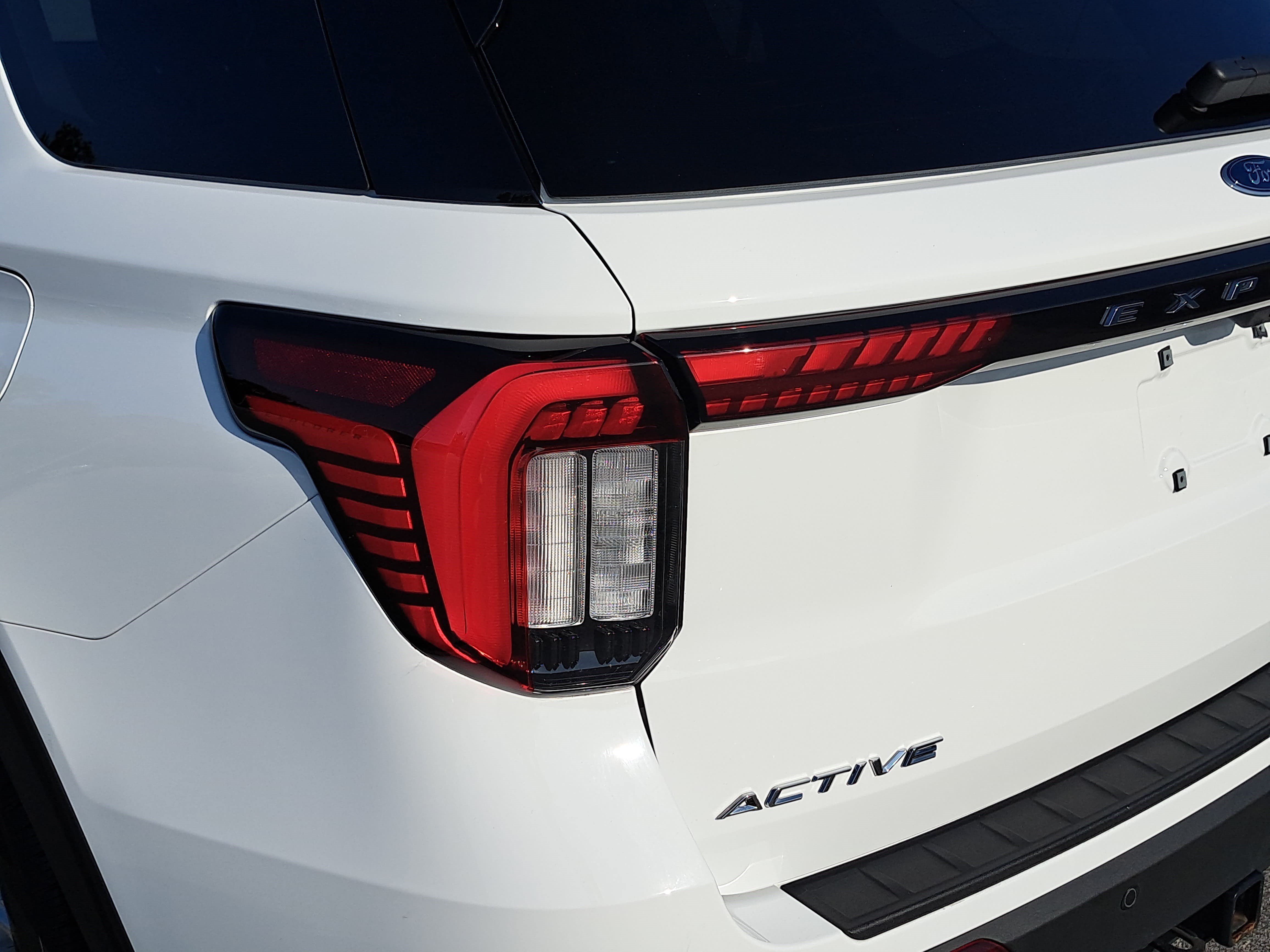 Used 2025 Ford Explorer Active AWD/4WD image 35