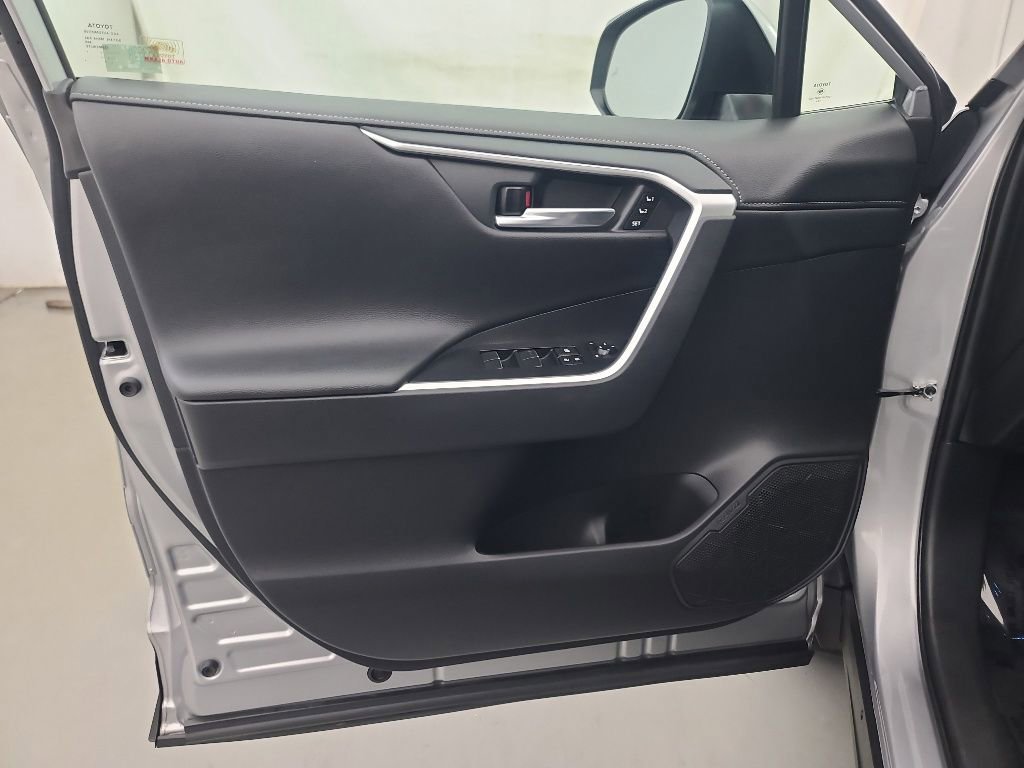 Used 2020 Toyota RAV4 Limited AWD/4WD image 23