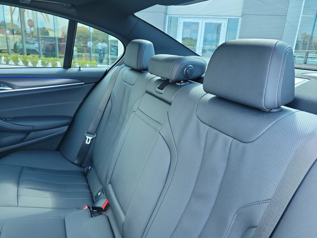 Used 2022 BMW 540i w/ M Sport Package RWD image 15