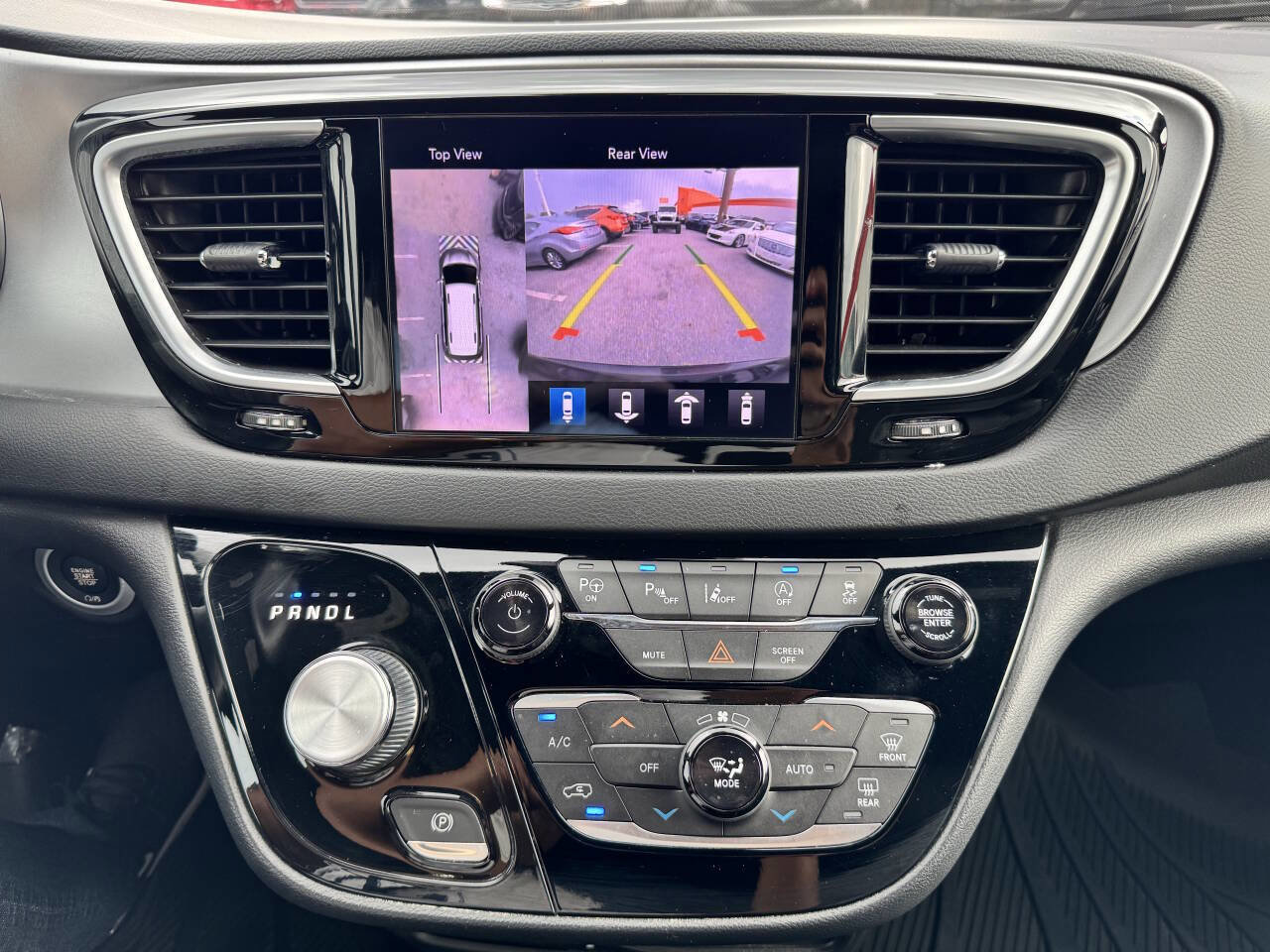 Used 2019 Chrysler Pacifica Touring-L Plus w/ Advanced Safetytec Group FWD image 20