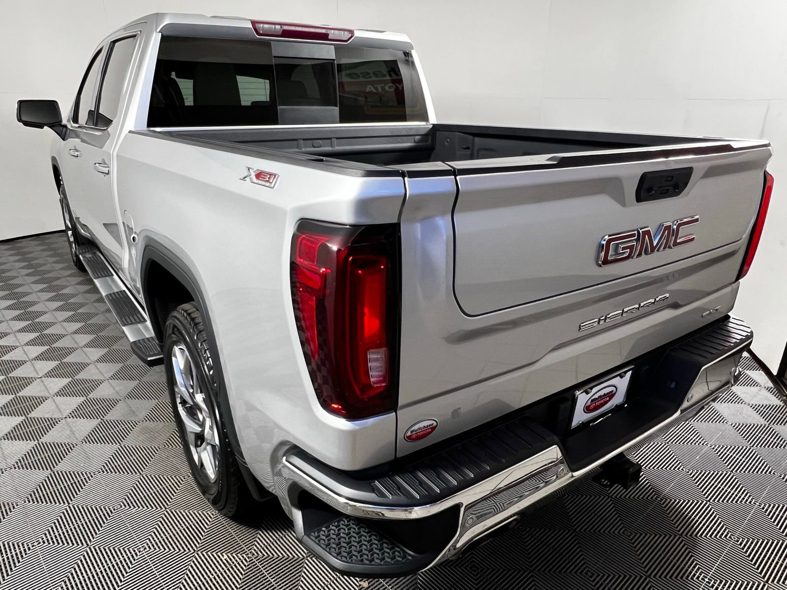 Used 2022 GMC Sierra 1500 SLT w/ SLT Premium Plus Package image 7
