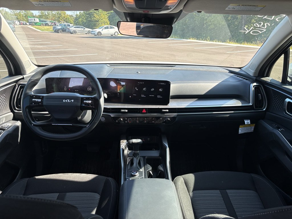 Certified 2026 Kia Sorento LX FWD image 16