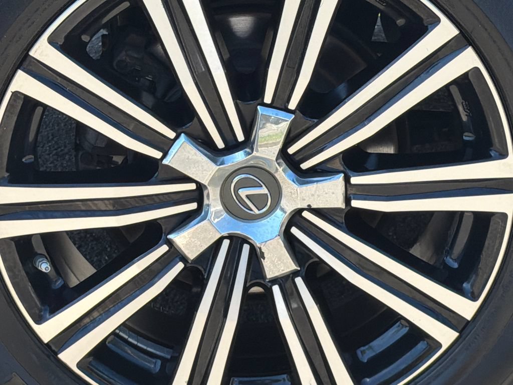Used 2019 Lexus LX 570 4WD w/ Luxury Package image 3