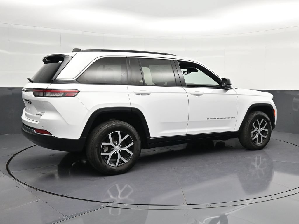 Used 2024 Jeep Grand Cherokee Limited w/ Luxury Tech Group II RWD image 3