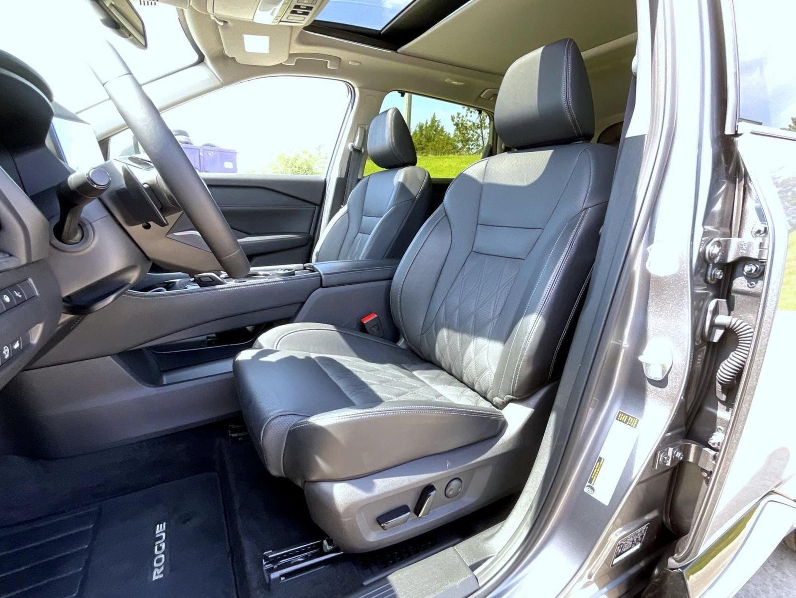 Used 2026 Nissan Rogue Platinum w/ Platinum Premium Package AWD/4WD image 10