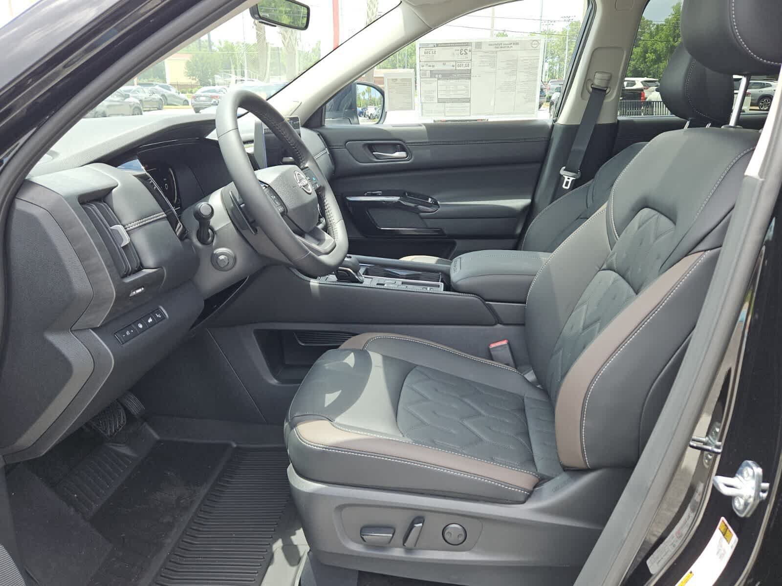 New 2026 Nissan Pathfinder Platinum FWD image 3
