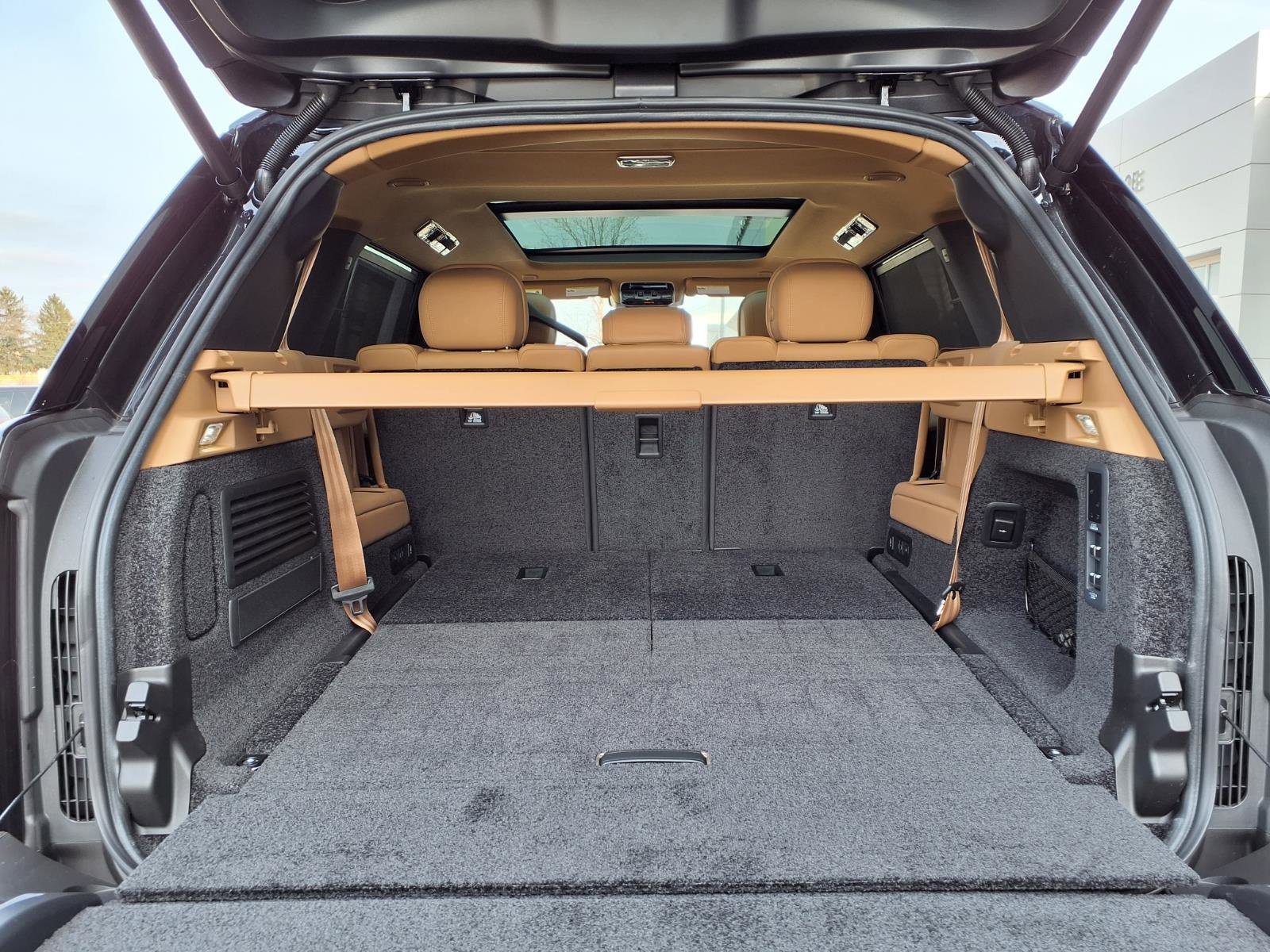 New 2026 Land Rover Range Rover Long Wheelbase SE image 27