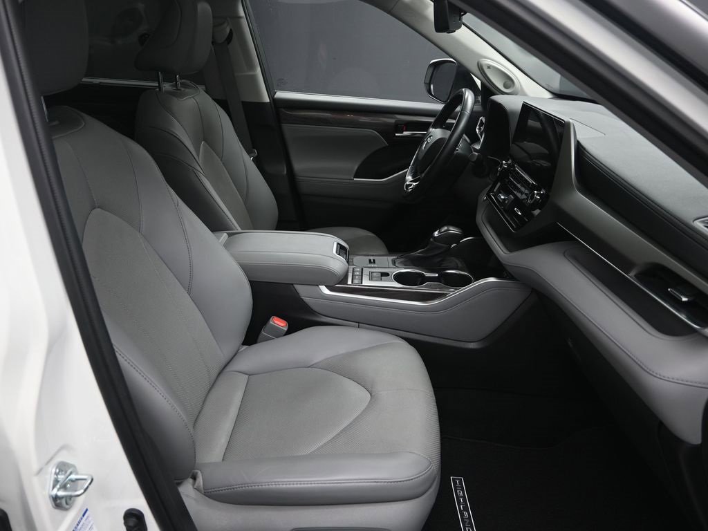 Used 2021 Toyota Highlander Limited image 40