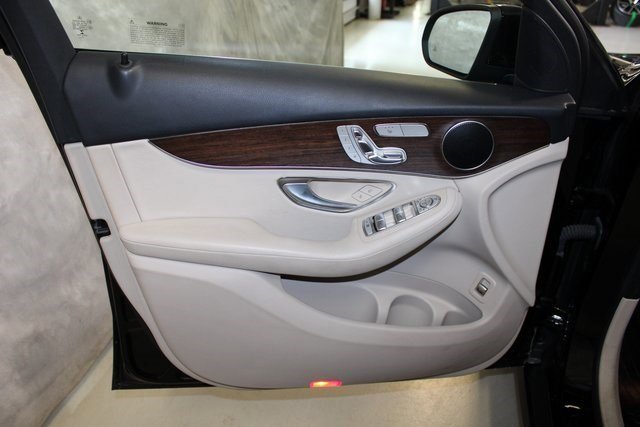 Used 2022 Mercedes-Benz GLC 300 4MATIC w/ Premium Package Lite image 12