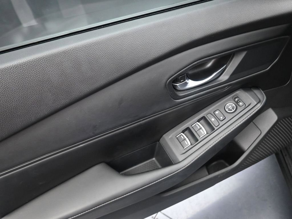 Used 2023 Honda Accord Sport image 6