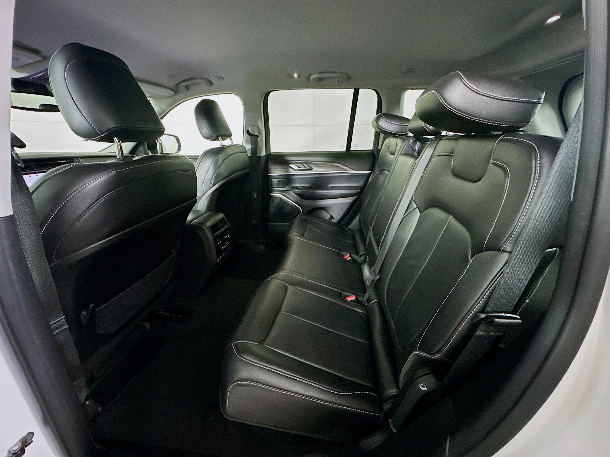 Used 2023 Jeep Grand Cherokee Limited image 27