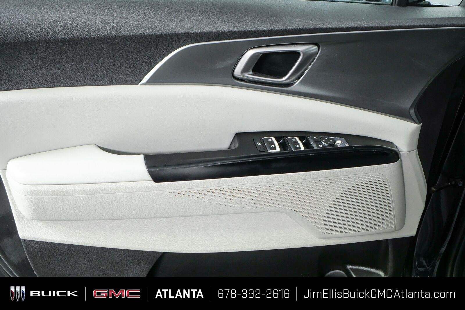 Used 2022 Kia Carnival LX FWD image 6