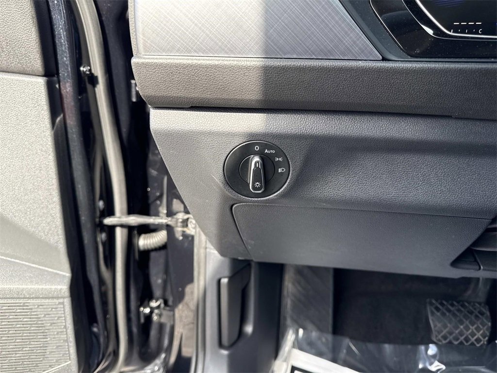 Used 2024 Volkswagen Jetta SE image 12