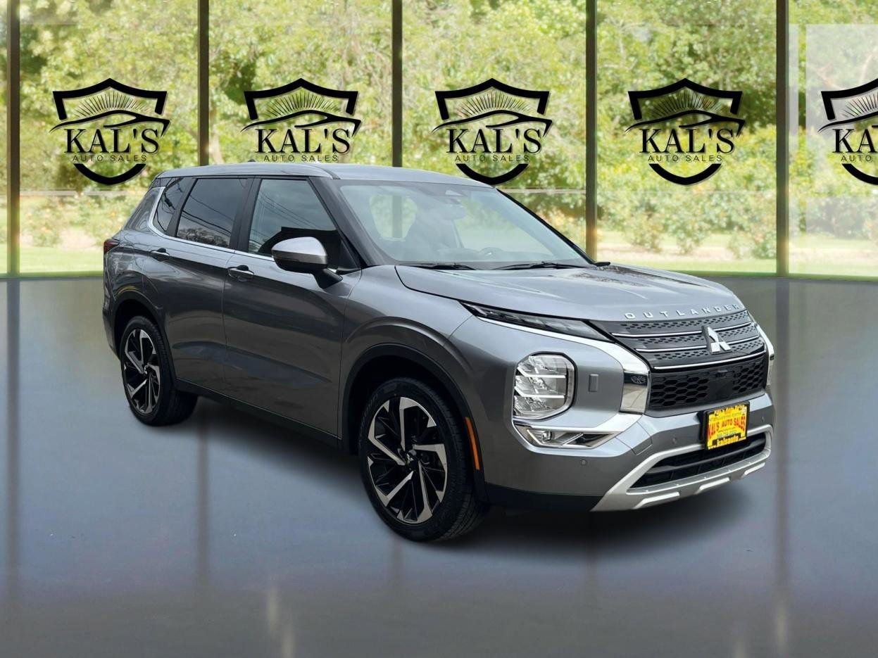 Used 2024 Mitsubishi Outlander SE image 3