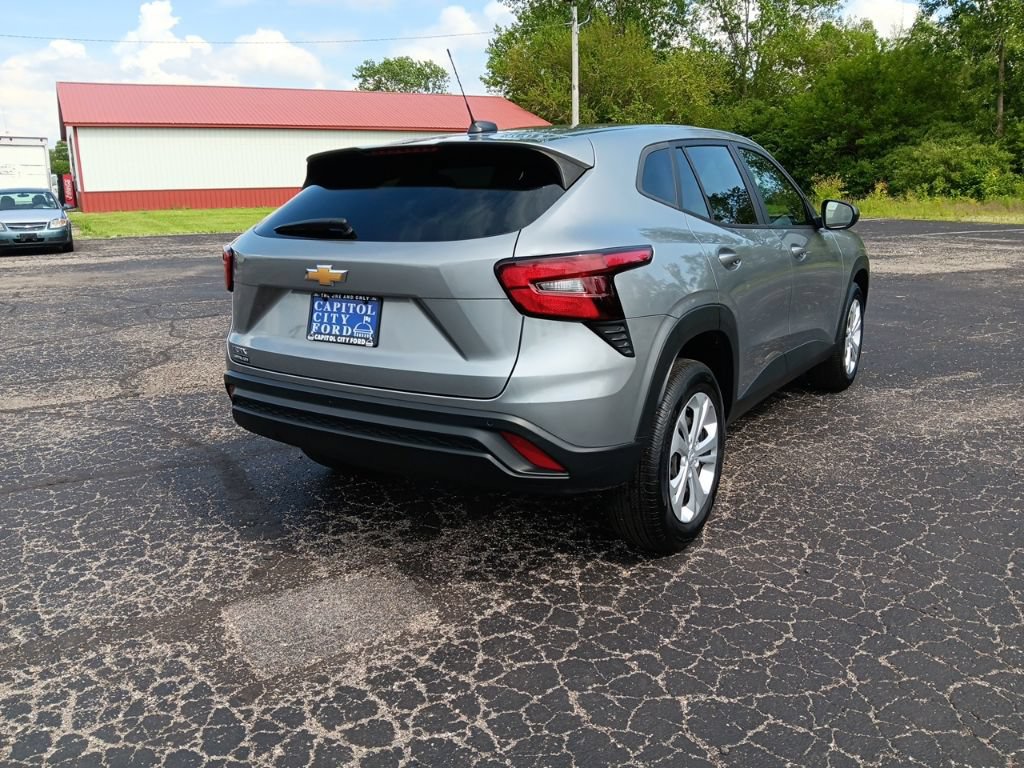 Used 2024 Chevrolet Trax LS w/ Driver Confidence Package FWD image 5