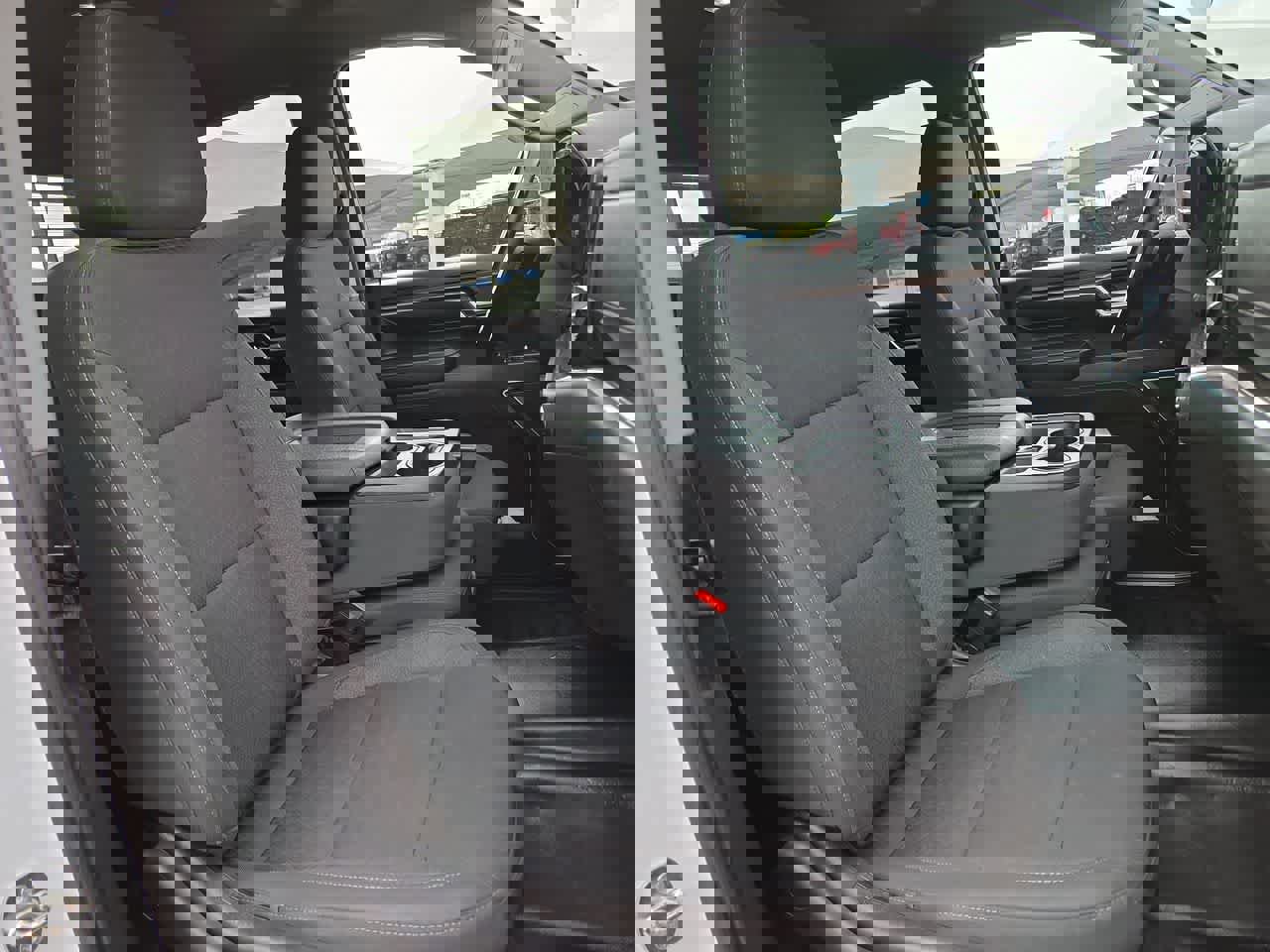 Used 2024 Chevrolet Silverado 3500 LT w/ Convenience Package image 18