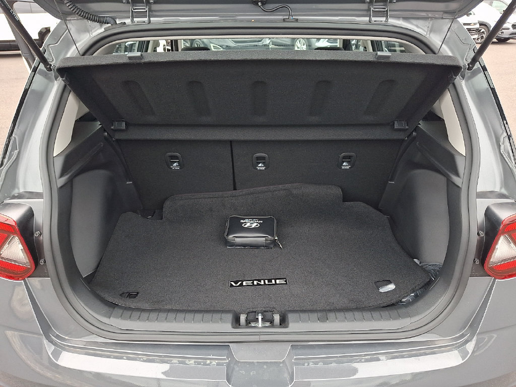 Used 2026 Hyundai Venue SEL FWD image 30