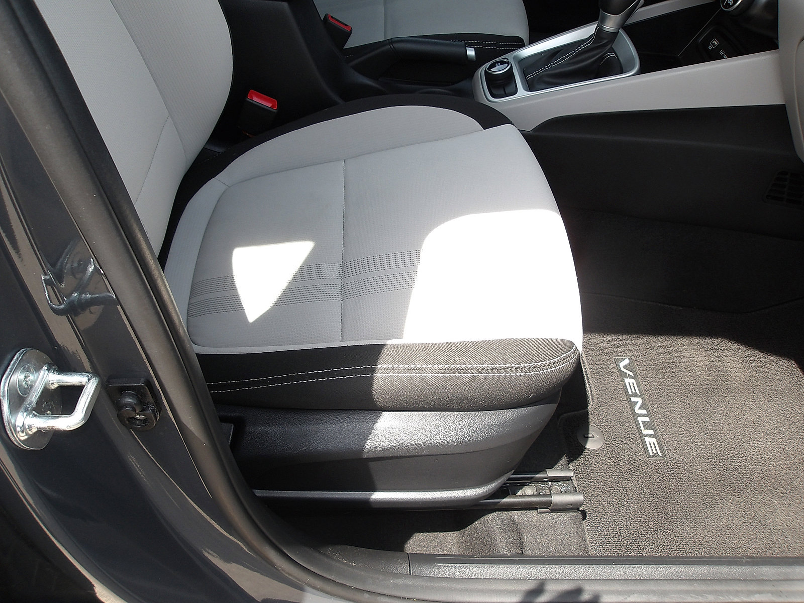 Certified 2024 Hyundai Venue SEL FWD image 9