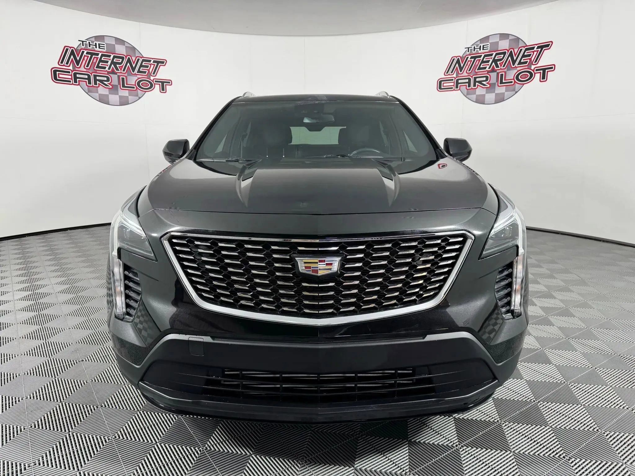 Used 2023 Cadillac XT4 Luxury w/ Cold Weather Package image 2