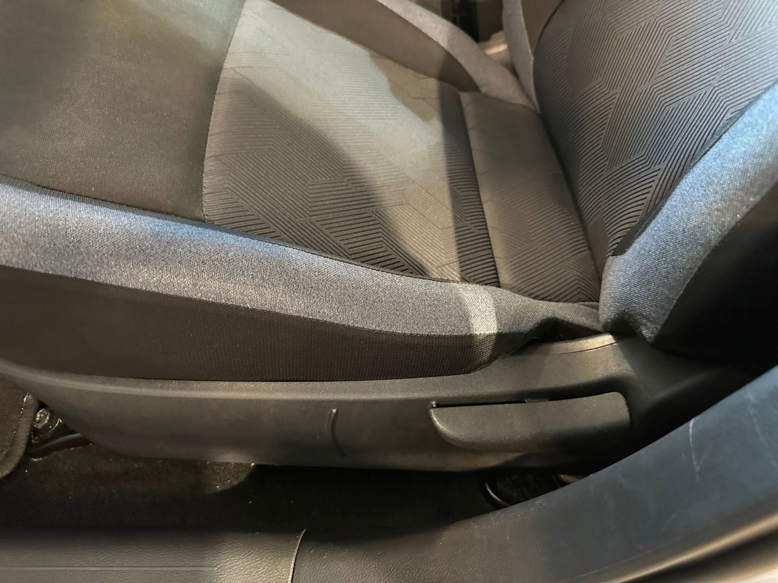 Used 2025 Nissan Versa SV image 22